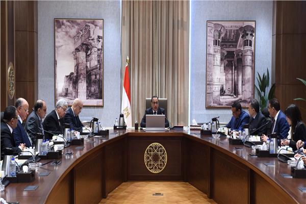 رئيس مجلس الوزراء خلال اجتماعه لمتابعة مستجدات مشروع تطوير منطقة القاهرة الإسلامية