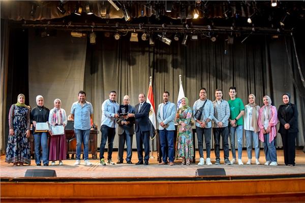  مجلس جامعة بني سويف يكرم الطلاب المشاركين في مهرجان ابداع