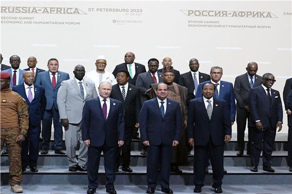 صورة تذكارية للقادة المشاركين في القمة الأفريقية الروسية الثانية المنعقدة بمدينة سان بطرسبرج الروسية