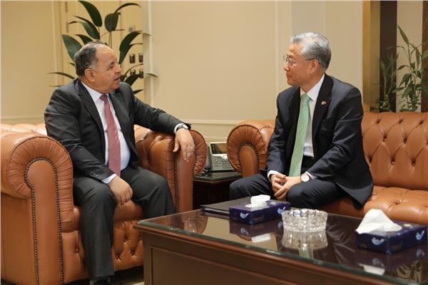  وزير المالية  فى لقائه مع سفير كوريا الجنوبية بالقاهرة
