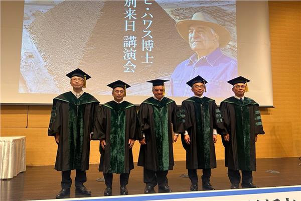 اليابان تمنح زاهي حواس الدكتوراة الفخرية في الدراسات الإنسانية  