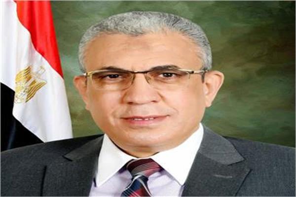 النائب عادل عبد الفضيل رئيس لجنة القوي العاملة