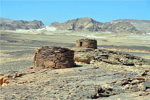النواميس الأثرية بنويبع في سيناء أحد المعالم الأثرية بسيناء