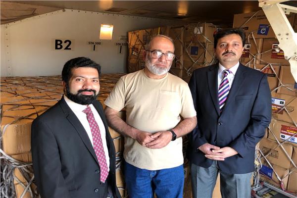 بعثة سفارة باكستان بالقاهرة تسلم المساعدات الباكستانية للهلال الأحمر المصرى 