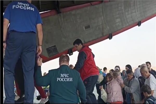 الطائرة الروسية تقلع الروس القادمين من قطاع غزة
