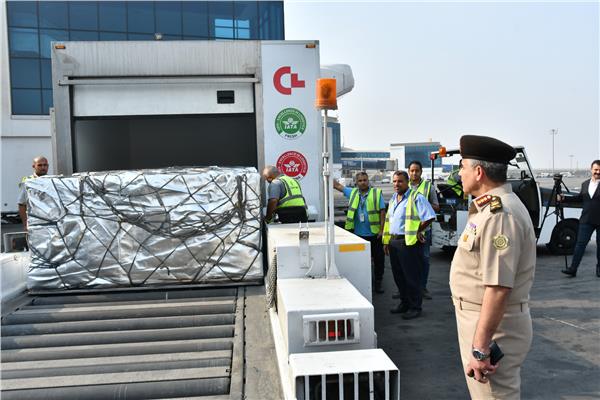 جانب من وصول الشحنة الثانية من الأدوية المشتقة من البلازما المصرية 
