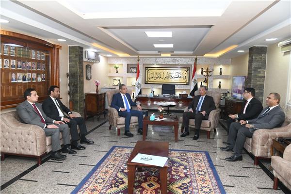 محافظ الفيوم يتابع انتظام عمليات التصويت باللجان