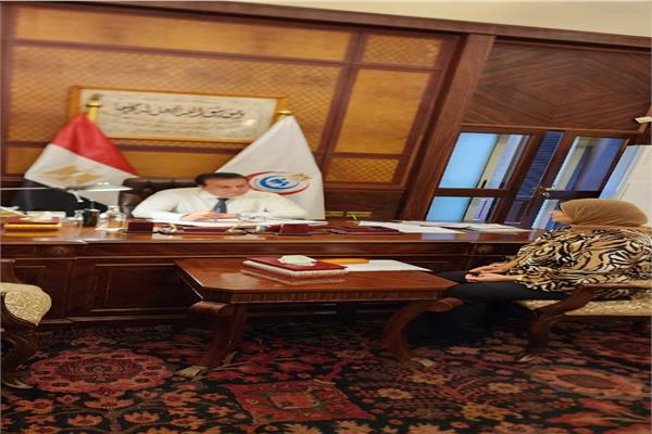︎ "نقيب التمريض" تناقش مع "وزير الصحة" زمالة القبالة