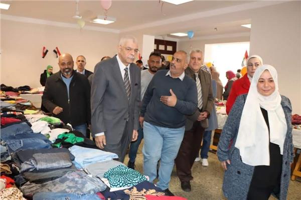رئيس جامعة المنوفية يفتتح المعرض الخيري الثالث للملابس للطلاب