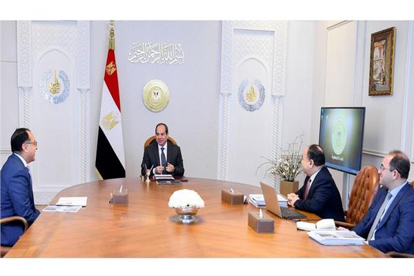 الرئيس عبد الفتاح السيسي يلتقى رئيس مجلس الوزراء  ووزير المالية و نائبه 