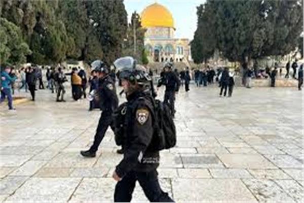 القوات الإسرائيلية تقتحم المسجد الأقصى