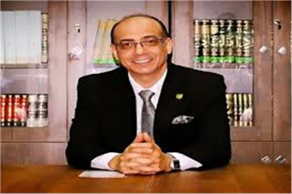 الدكتور حسين عبد الفتاح أستاذ تكنولوجيا التعليم المشارك بجامعة قناة السويس