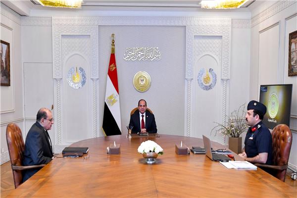 الرئيس السيسى أثناء الاجتماع 