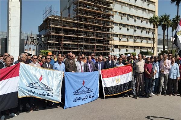 نقيب البترول يقود مسيرة العاملين إلى صناديق الاقتراع لمجلس الشيوخ