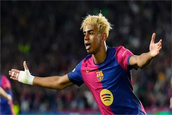 لامين يامال لاعب برشلونة