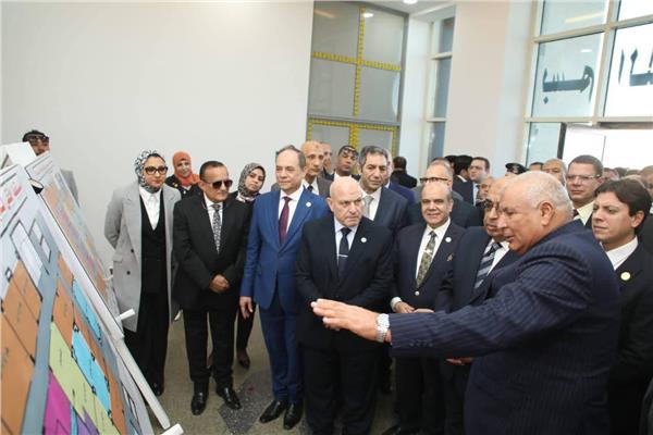 وزير العدل ومحافظ الوادي الجديد