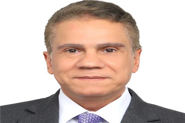 الدكتور عاطف عبدالله