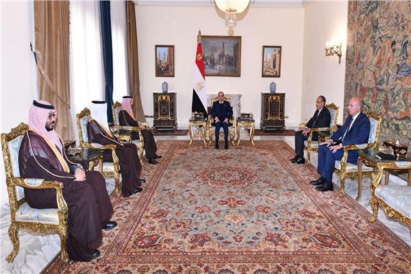 الرئيس خلال لقائه وزير الخارجية السعودي 