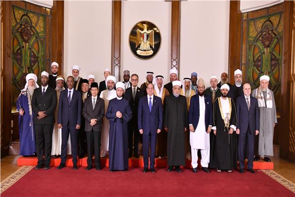 الرئيس السيسي خلال لقائه الوزراء ومفتي الدول ورؤساء المجالس والهيئات الاسلامية