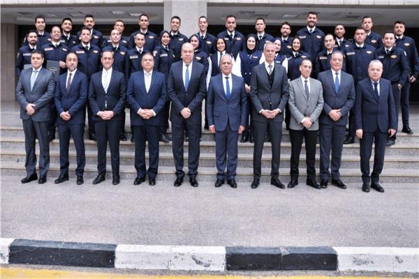 وزير الطيران المدنى وسط الدفعة الجديدة 
