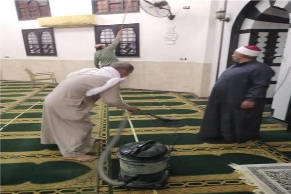 خلال تنظيف المساجد