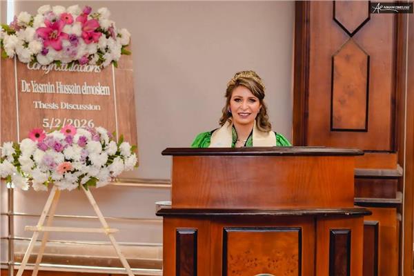 د. ياسمين حسين أثناء مناقشة الرسالة بجامعة طنطا 