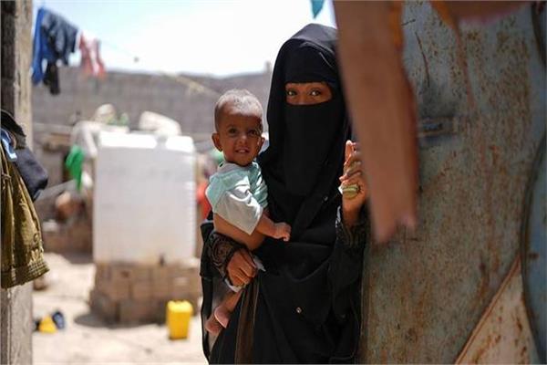 سيدة يمنية فى حالة خوف وترقب