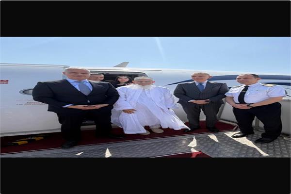 اثناء توديع السلطان مفضل سيف الدين