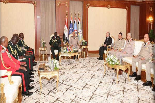  رئيس أركان حرب القوات المسلحة  اثناء اللقاء 