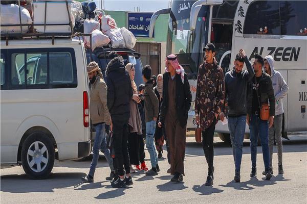  يعبرون الحدود من لبنان إلى سوريا في حمص الريفية.