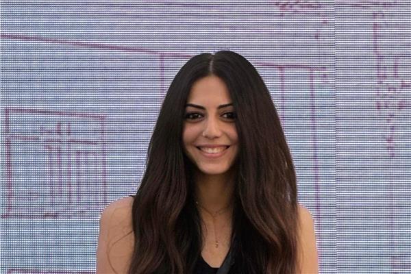 خلود حسني