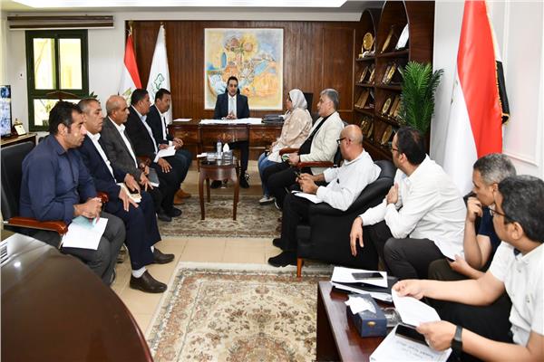 اجتماع نائب المحافظ مع رؤساء مجالس المدن