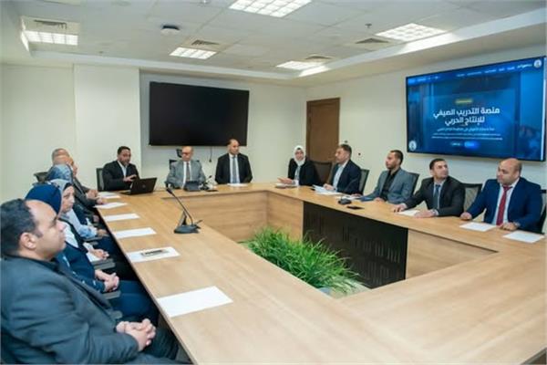 احدي اجتماعات التداول والبحث لاطلاق المنصه الالكترونية للتدريب 
