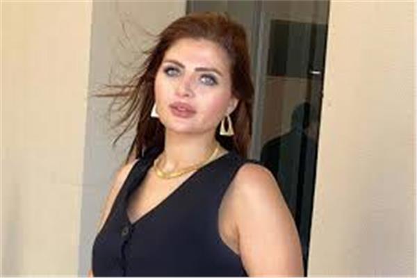 المذيعة جولي أمين 