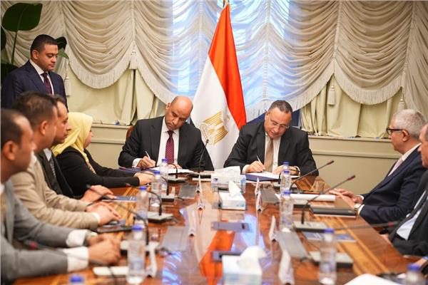 يوقعان بروتوكولًا 