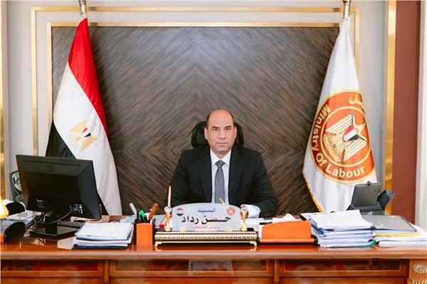  وزير العمل