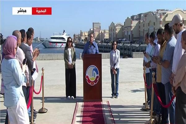  رئيس الوزراء خلال المؤتمر الصحفي