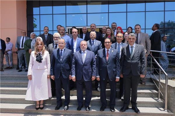 محافظ المركزي ووزيرالتعليم العالي يفتتحان المشروعات والوحدات الطبية بالمعهد القومي للأورام 
