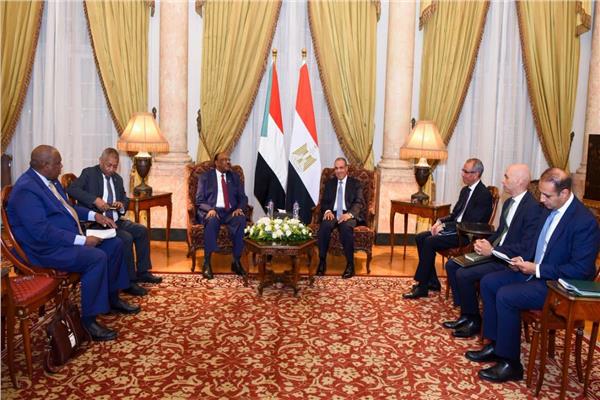 وزير الخارجية يبحث مع نظيره السوداني سبل تعزيز العلاقات الثنائية