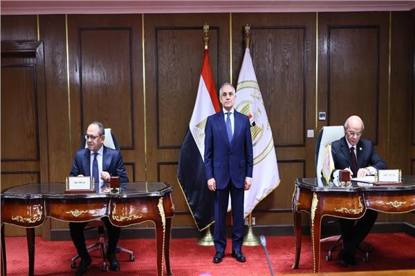 وزير العدل يشهد توقيع الروتوكولات الثلاثة 