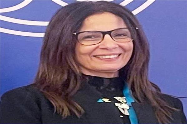  الدكتورة جيهان زكي وزير الثقافة