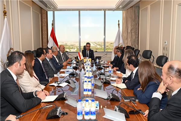  الدكتور شريف فاروق، وزير التموين وجانب من الاجتماع