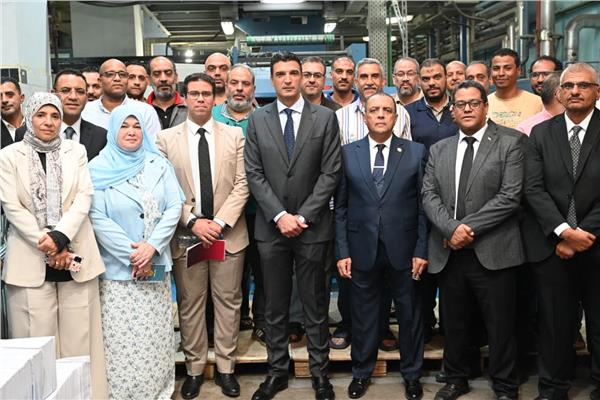 جانب من جولة المهندس خالد هاشم بالمطابع الأميرية