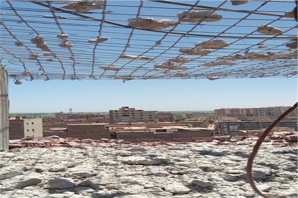  إزالة الأدوار الخطرة بعقار مائل
