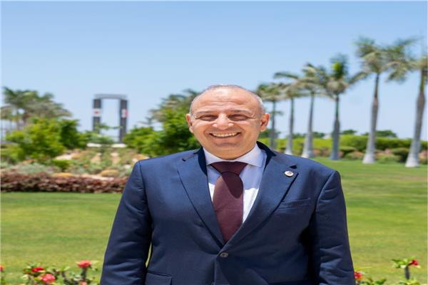 الدكتور أحمد الصباغ