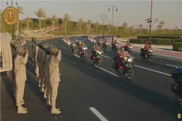 موكب الرئيس السيسي داخل مقر القيادة الاستراتيجية