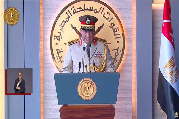 الفريق أشرف سالم وزير الدفاع 