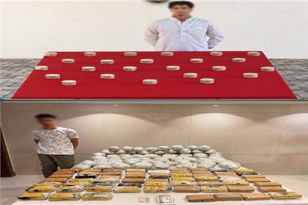 المتهمين عقب القبض عليهم 