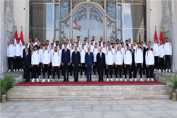 الرئيس السيسي يكرم المنتخب القومي 