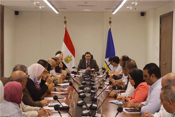المحافظ وقيادات المحافظة